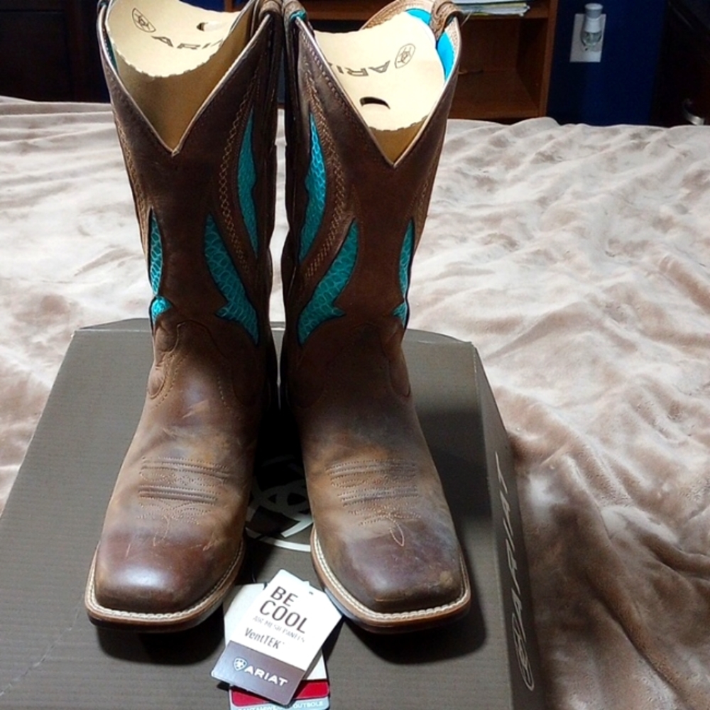Ariat women's boots size 8.5B